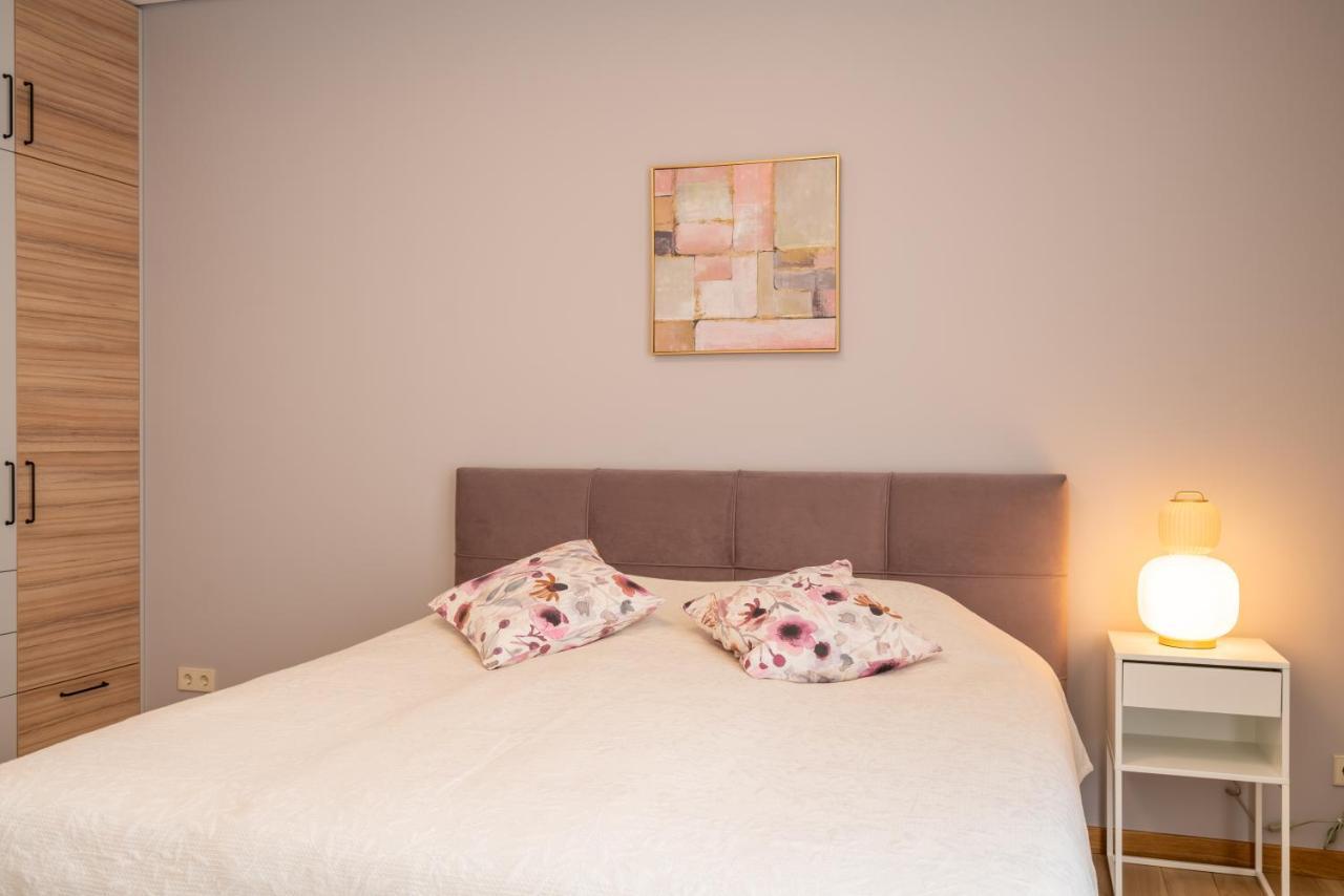 Easyrooms Dzirnavu Riga Exterior photo